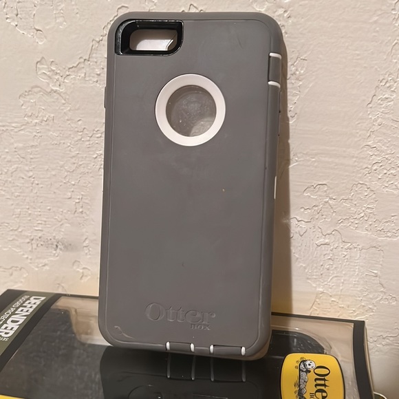 Used iPhone 6 Plus Otter box - Picture 2 of 3
